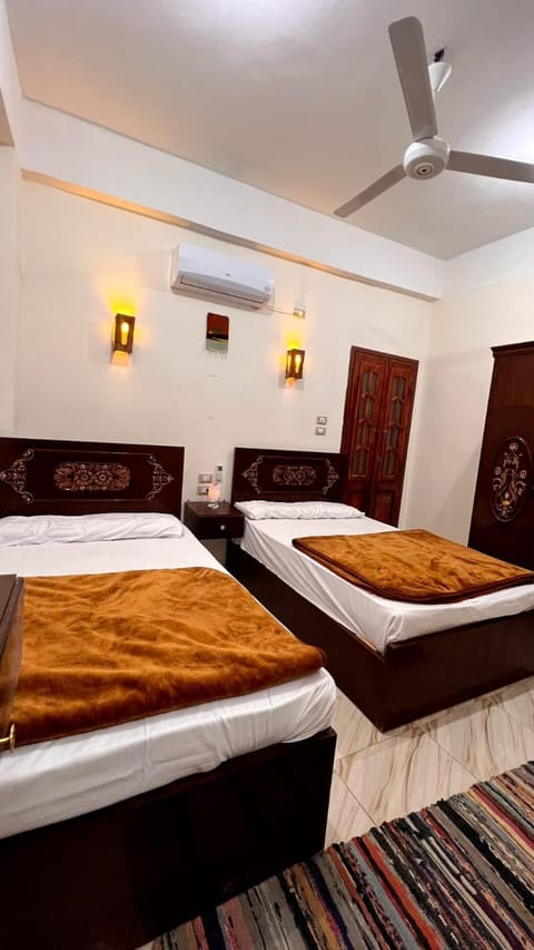 Bed, Photo of the whole room, Bedroom, fireplace