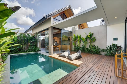 Property building, Swimming pool