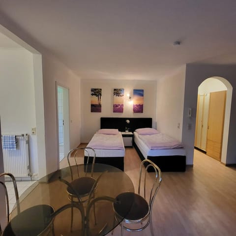 Bed, Photo of the whole room, Seating area, Dining area, Bedroom