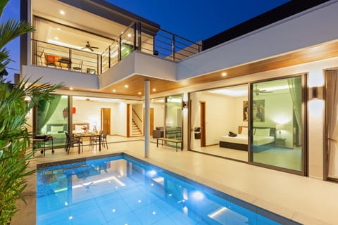 Property building, Night, Pool view, Swimming pool, sunbed
