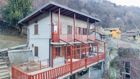 7 Min to Lake Como - Peaceful Mountain Retreat Chalet in Province of Lecco