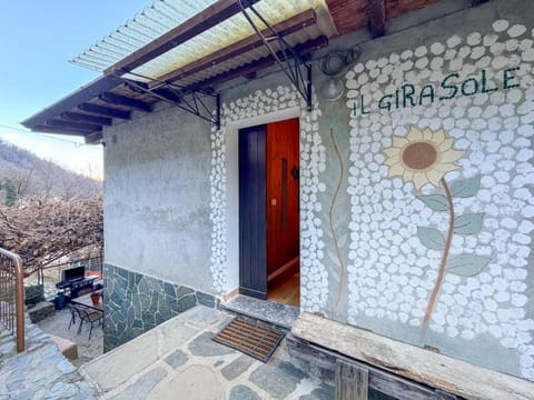 7 Min to Lake Como - Peaceful Mountain Retreat Chalet in Province of Lecco