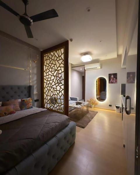 Photo of the whole room, Bedroom