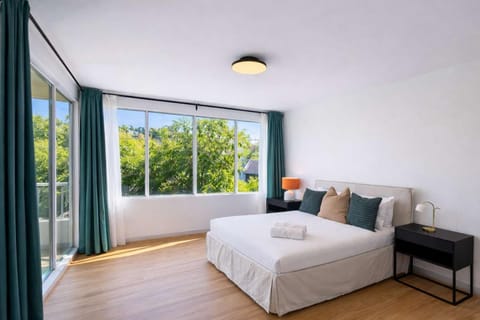 Bed, View (from property/room), Balcony/Terrace, Photo of the whole room, Bedroom