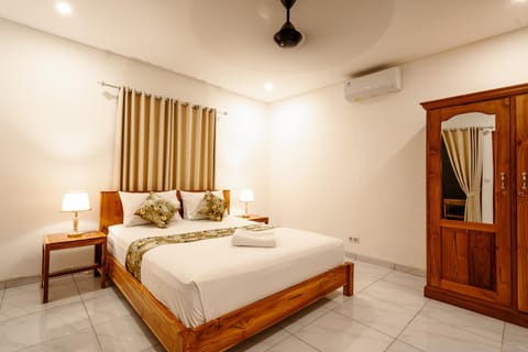 Bed, Bedroom, towels, air conditioner