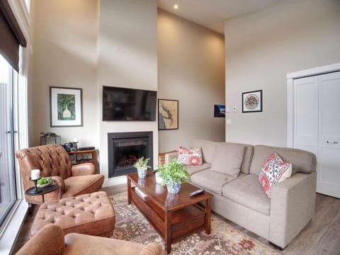 Amazing Oceanfront & Eagle Views pet Friendly - 2 bath House in Cowichan Valley