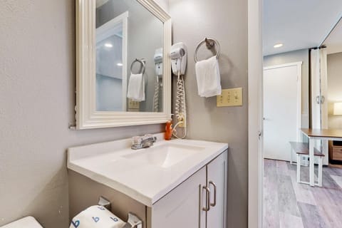 Sea Treasures Inn #211 House in Rockaway Beach