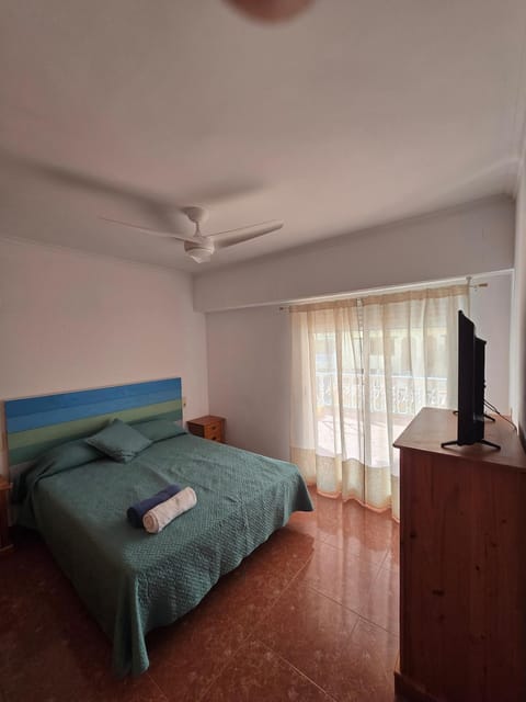 Villa with pool near the sea House in Daimús