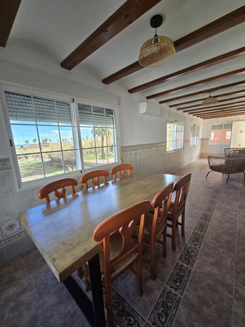 Villa with pool near the sea House in Daimús