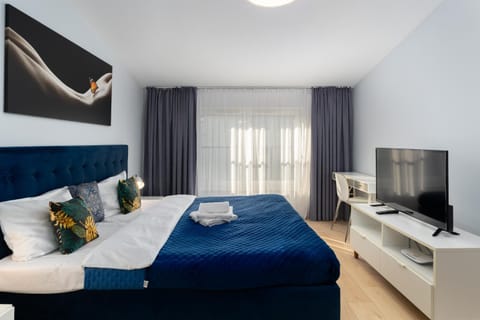 Communal lounge/ TV room, Bed, TV and multimedia, Photo of the whole room, Evening entertainment, Bedroom, towels