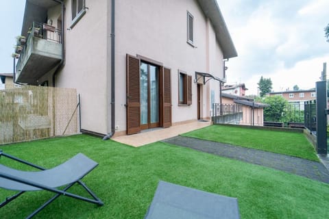 Apartment with private garage, garden and WiFi Apartment in Como