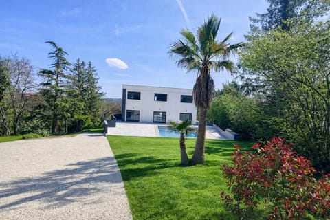 Property building, Day, Garden view, Pool view, Swimming pool