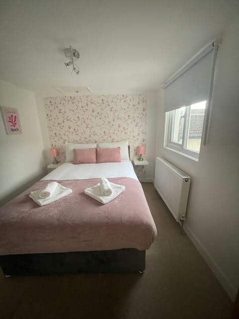 Bed, Photo of the whole room, towels