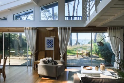 Property building, Communal lounge/ TV room, Living room, Seating area, Sea view