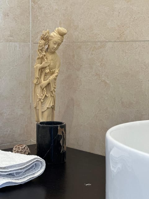 Bathroom, Decorative detail