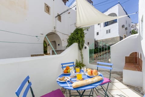 Patio, Day, Balcony/Terrace, Balcony/Terrace, Dining area