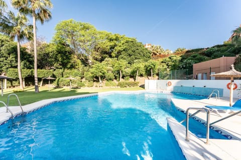 Day, Natural landscape, Garden, Swimming pool, Swimming pool