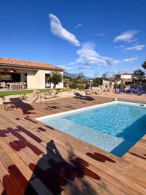 Casa Cagna, 3 bedrooms, Heated pool, 8people Villa in Bonifacio