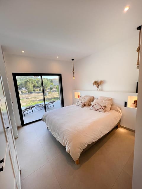 Casa Cagna, 3 bedrooms, Heated pool, 8people Villa in Bonifacio