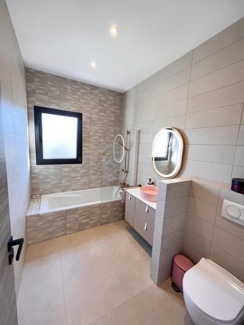 Casa Cagna, 3 bedrooms, Heated pool, 8people Villa in Bonifacio