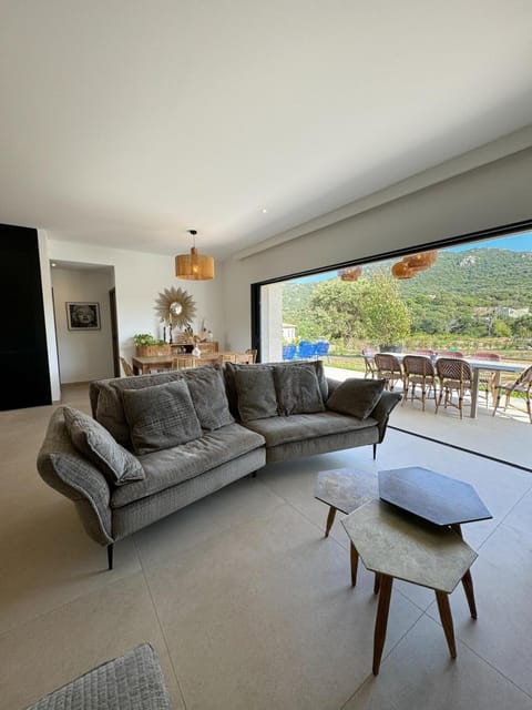 Casa Cagna, 3 bedrooms, Heated pool, 8people Villa in Bonifacio