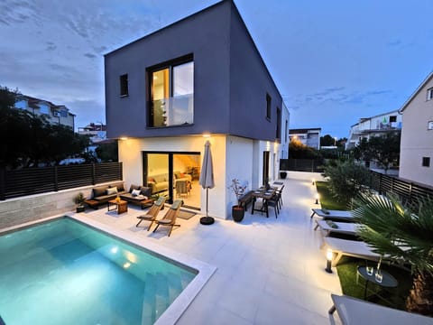 Property building, Patio, Night, Garden, Garden view, Pool view, Swimming pool, sunbed