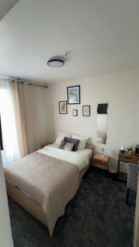 Stylish single room Vacation rental in Aubervilliers