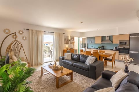 Day, Living room, Dining area, Communal kitchen, Sunrise