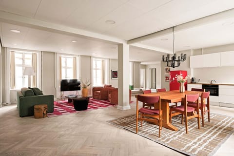 Living room, Seating area, Dining area