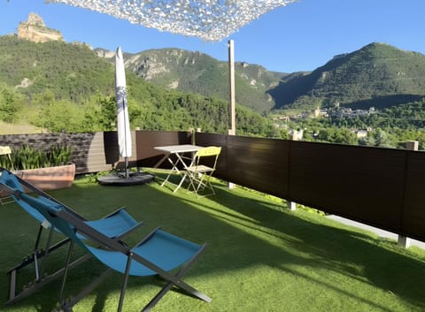 Property building, Balcony/Terrace, Living room, Swimming pool