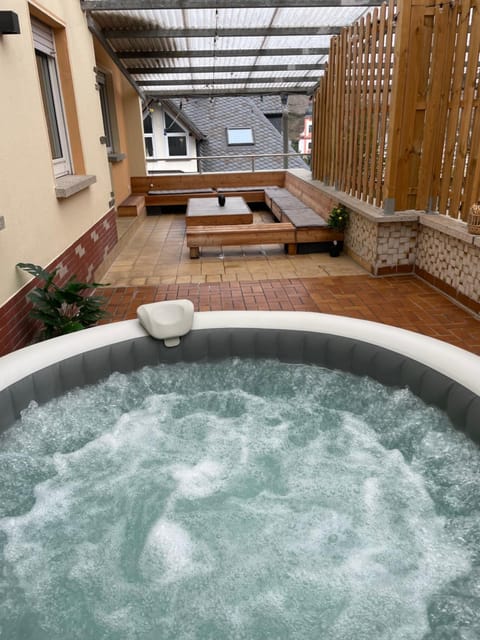 Balcony/Terrace, Swimming pool