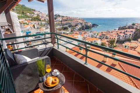 Day, Natural landscape, View (from property/room), Balcony/Terrace, Seating area, City view, Sea view