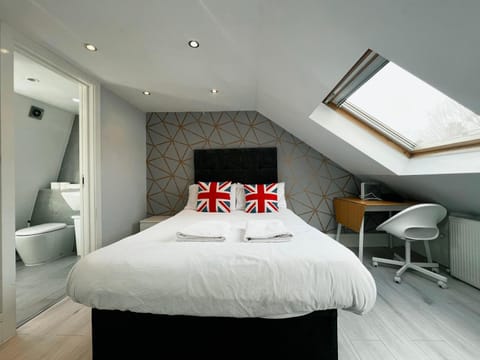 Bed, Photo of the whole room, Bedroom