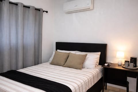 Bed, Photo of the whole room, air conditioner