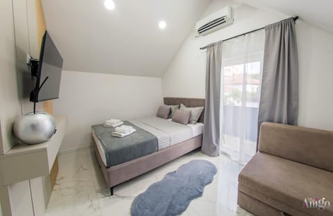Bed, TV and multimedia, Bedroom, air conditioner