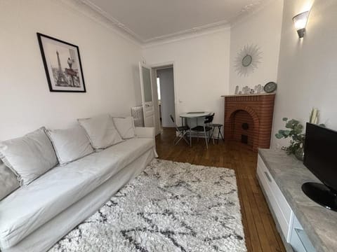 Le Haussmann Charme parisien - Spacieux Apartment in Courbevoie