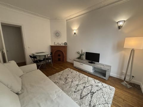 Le Haussmann Charme parisien - Spacieux Apartment in Courbevoie