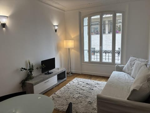 Le Haussmann Charme parisien - Spacieux Apartment in Courbevoie