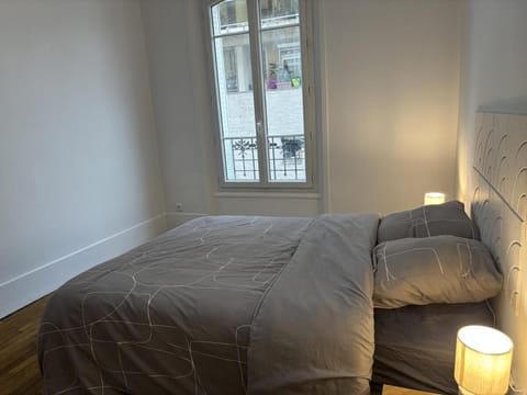 Le Haussmann Charme parisien - Spacieux Apartment in Courbevoie