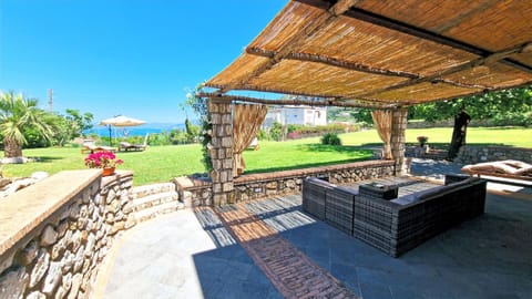 Patio, Spring, Day, Garden, Dining area, Garden view