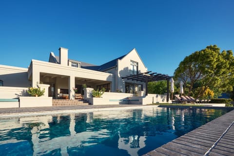 Property building, Day, Pool view, Swimming pool, sunbed