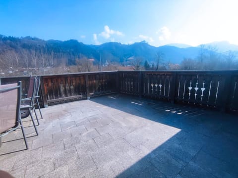 Natural landscape, BBQ facilities, View (from property/room), Balcony/Terrace, Dining area, Mountain view, River view