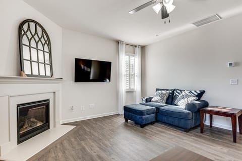 Near ATL! Spacious Townhome with Patio and WFH Setup House in Douglasville