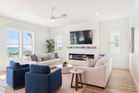 Emerald Retreat House in Lower Grand Lagoon