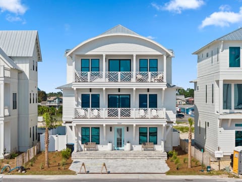 Emerald Retreat House in Lower Grand Lagoon