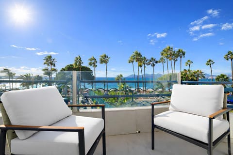 View (from property/room), Balcony/Terrace, Living room, Beach, Sea view