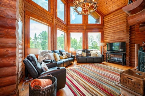 Log Retreat House in Deep Creek Lake