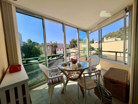 Day, Balcony/Terrace, Seating area, Dining area