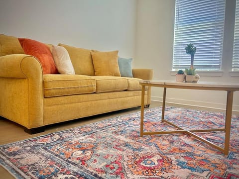 Modern & Cozy Work-Friendly Getaway with Pool & Gym Apartment in Sherman