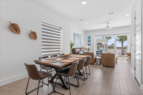 Las Velas 601 Sunset Haven Stunning Lagoon and Private Boat Dock House in South Padre Island